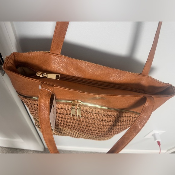 Beverly Hills Polo Club Tan and Brown Woven Tote - Picture 4 of 7